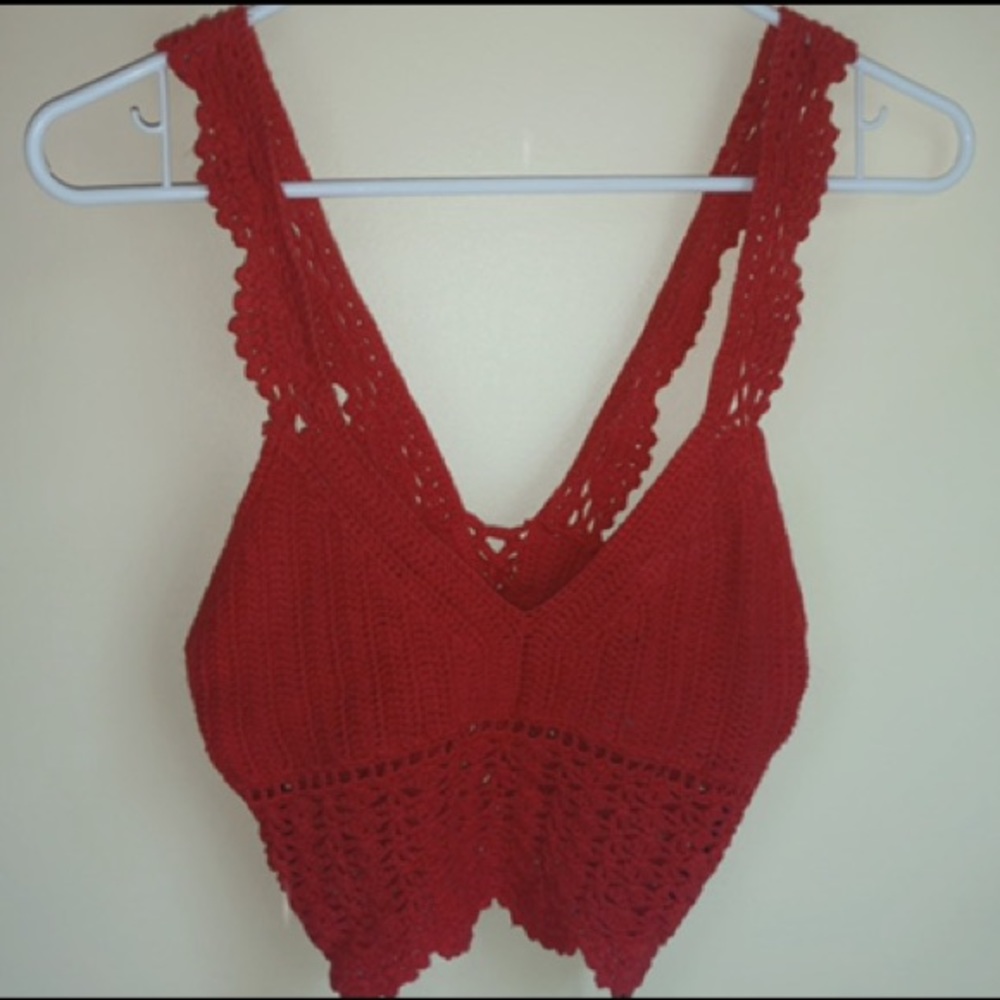 Red cropped tank top - Picture 2 of 5